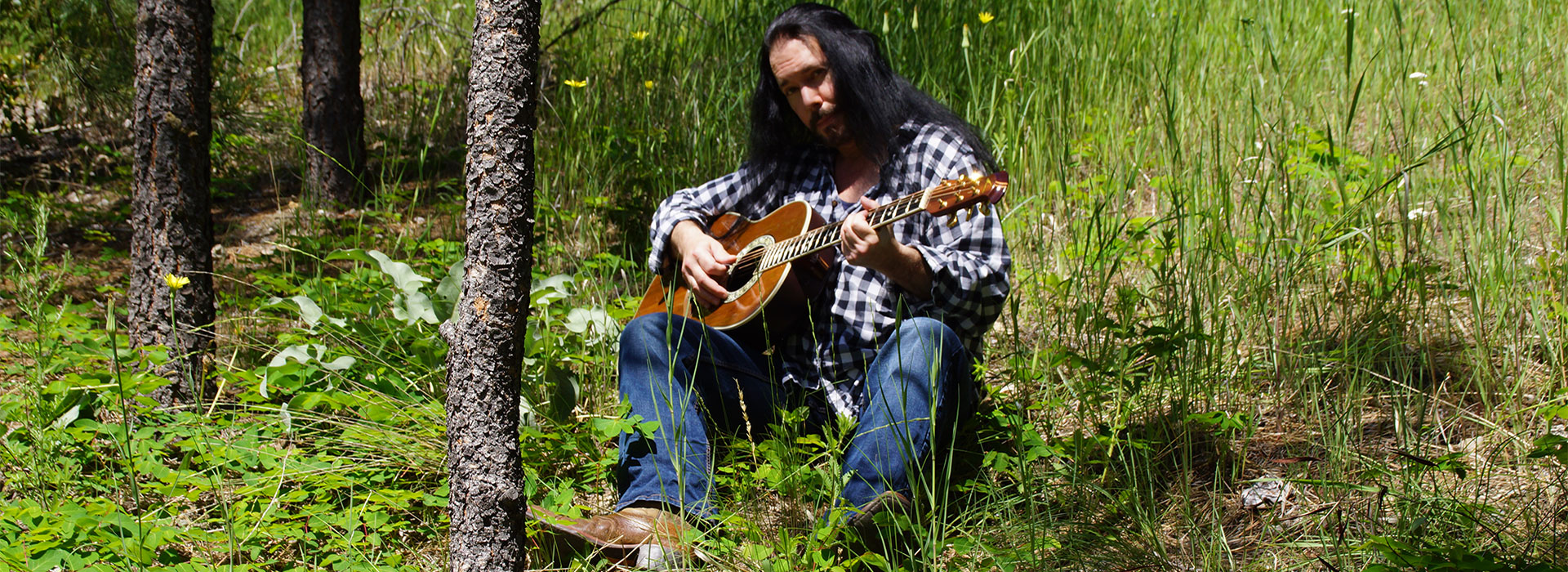 Vance Evans is a Canadian singer/songwriter living in Kelowna, British Columbia..